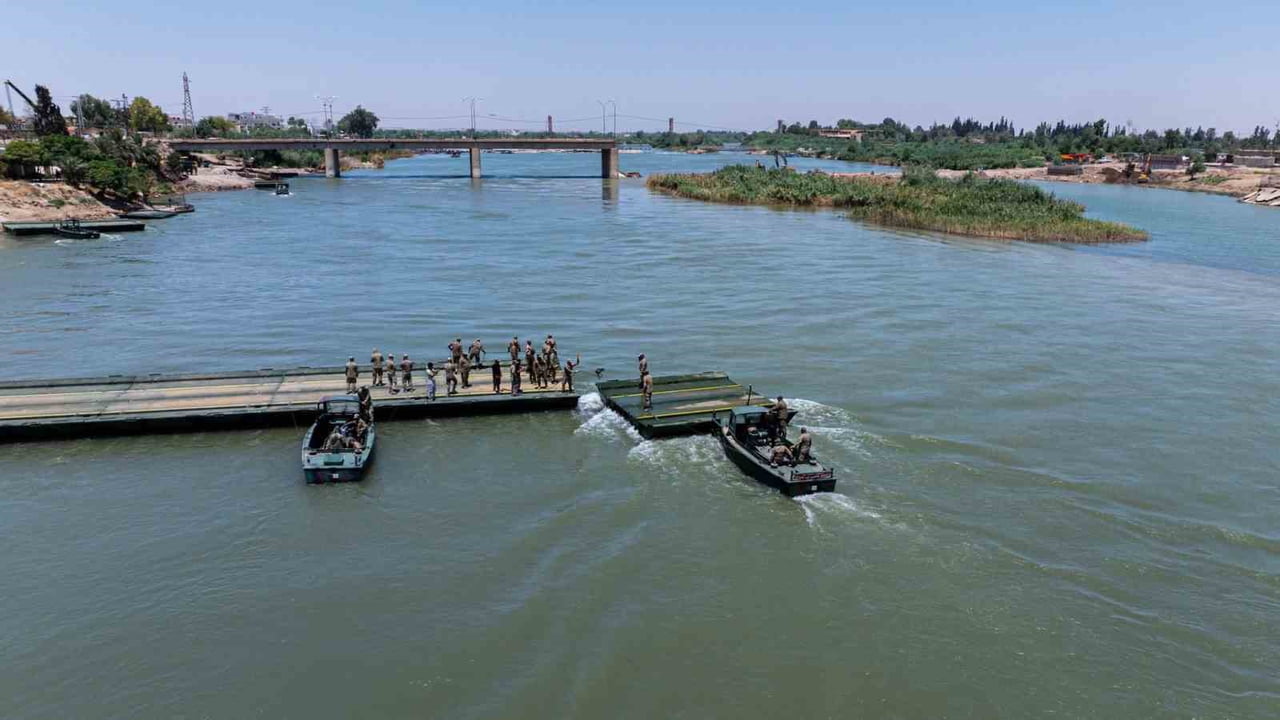 SURİYE SAVUNMA BAKANLIĞI, TÜRK SİLAHLI KUVVETLERİ İLE İŞ BİRLİĞİ İÇİNDE FIRAT NEHRİ’NDE DEYRİZOR...