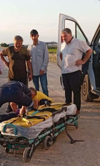 SÜRÜCÜ ADAYI DİREKSİYON HAKİMİYETİNİ KAYBETTİ, ARAÇ SULAMA KANALINA DÜŞTÜ