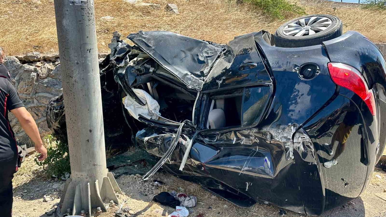 SÜRÜCÜSÜNÜN İSMİ ÖĞRENİLEMEYEN 06 VOZ 17 PLAKALI VOLKSWAGEN MARKA OTOMOBİL SEYİR HALİNDEYKEN KAZA...