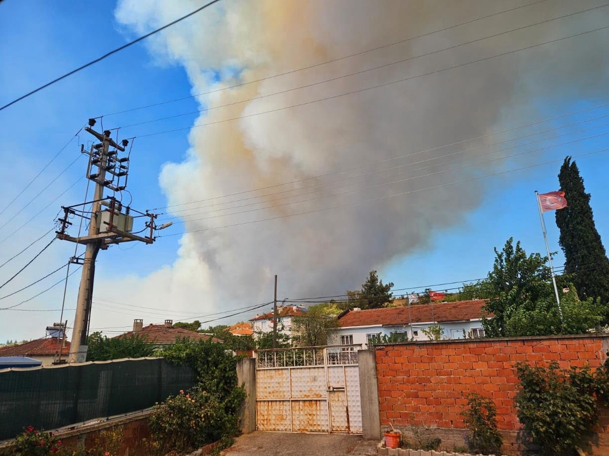 SUSURLUK’TAKİ ORMAN YANGININA HAVADAN VE KARADAN YOĞUN MÜDAHALE