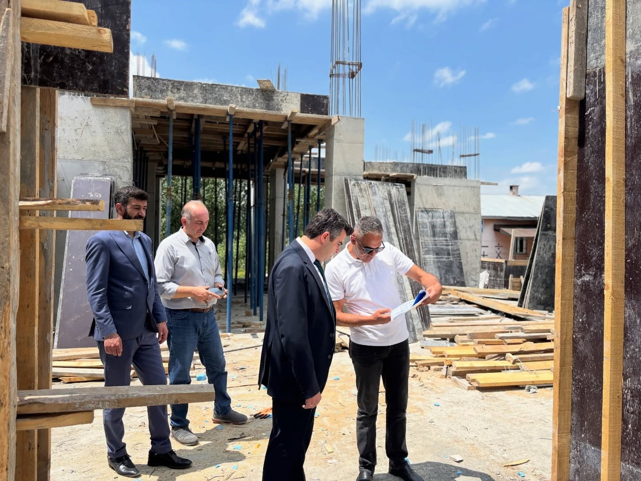 SUSUZ'DA YATIRIMLAR YAKINDAN TAKİP EDİLİYOR: KAYMAKAM FURKAN ÖZTÜRK'TEN HASTANE VE OKUL...