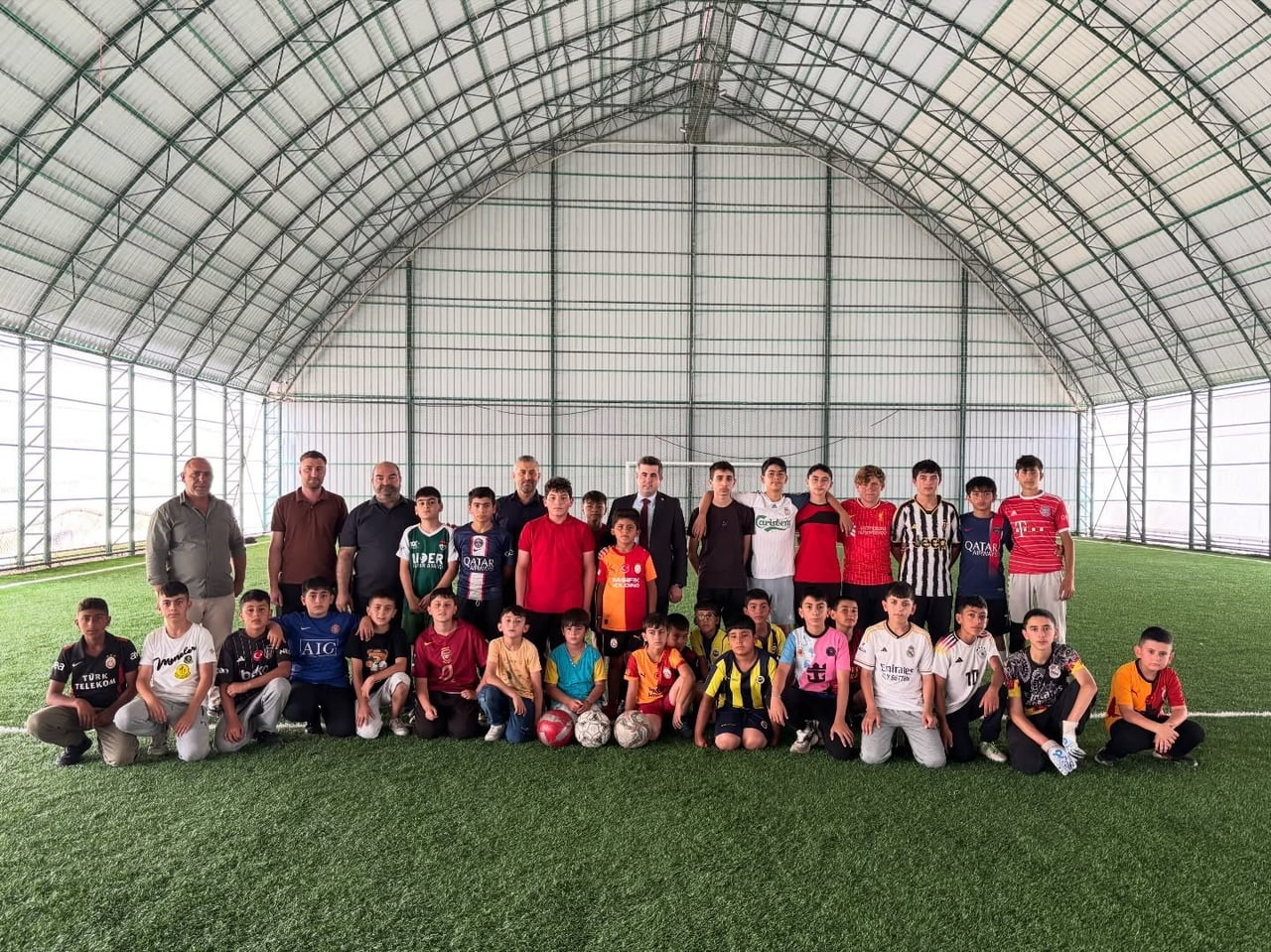 SUSUZ'DA YAZ KUR'AN KURSU ÖĞRENCİLERİNE FUTBOL MORAL OLDU(KARS-İHA)