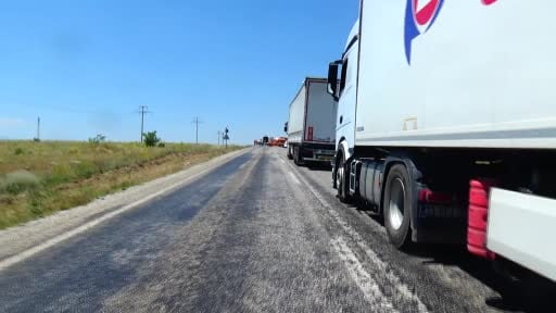 SUV araçlar kafa kafaya çarpıştı: 9 yaralı