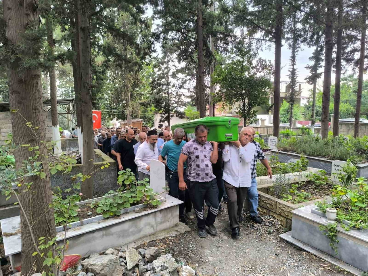 T.Ş, GEÇTİĞİMİZ DÖRTYOL MERKEZ MEZARLIĞINDA KILINAN CENAZE NAMAZININ ARDINDAN DEFNEDİLDİ.