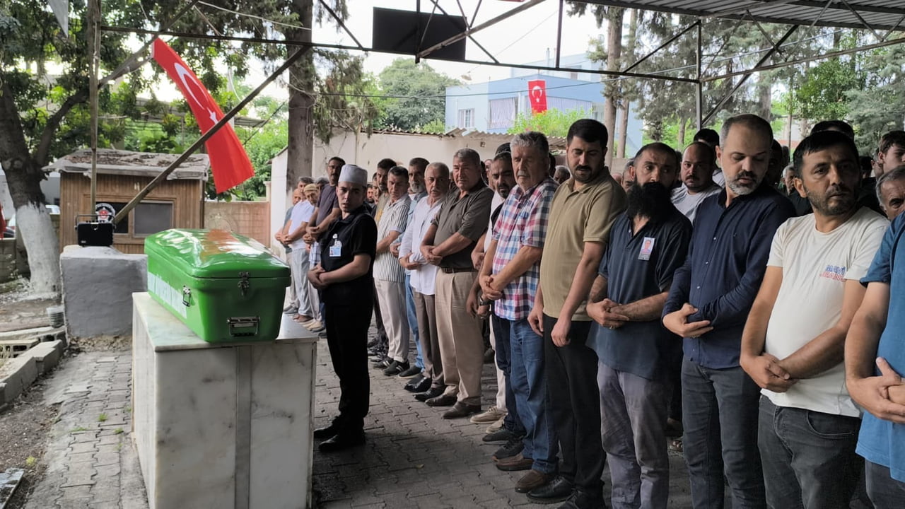 T.Ş, GEÇTİĞİMİZ DÖRTYOL MERKEZ MEZARLIĞINDA KILINAN CENAZE NAMAZININ ARDINDAN DEFNEDİLDİ.