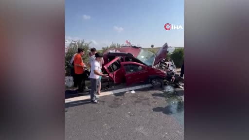 TAG Otoyolu’nda otomobil bariyerlere çarptı: 1’i çocuk 5 yaralı