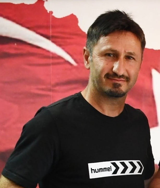 TALAS BELEDİYESPOR KULÜBÜ ANTRENÖRÜ UĞUR BOZKURT TAKIMDAN AYRILDIĞINI AÇIKLADI.