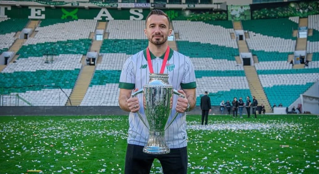 TALHA YÜNKUŞ BURSASPOR'A VEDA ETTİ