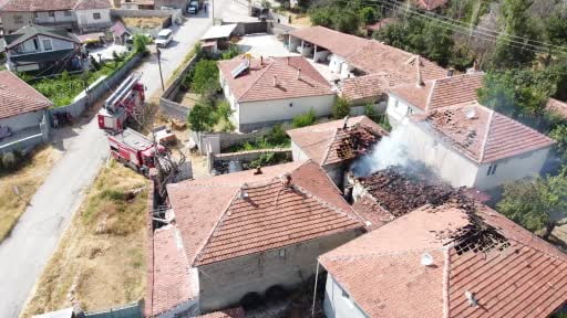 Tandır yangını 3 evi küle çeviriyordu