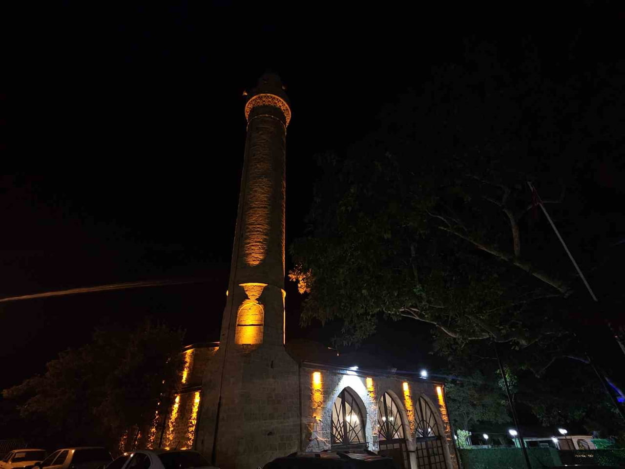 TARİHİ HARPUT MAHALLESİNDE GECE GÜZELLİĞİ