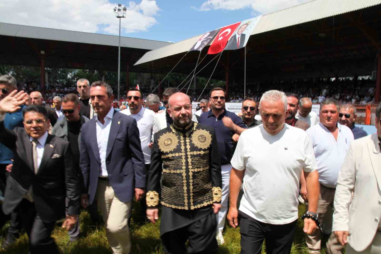 TARİHİ KIRKPINAR YAĞLI GÜREŞLERİ'NDE GELECEK YILIN GÜREŞ AĞALIĞI İHALESİNİ, 46 MİLYON 666 BİN 666...