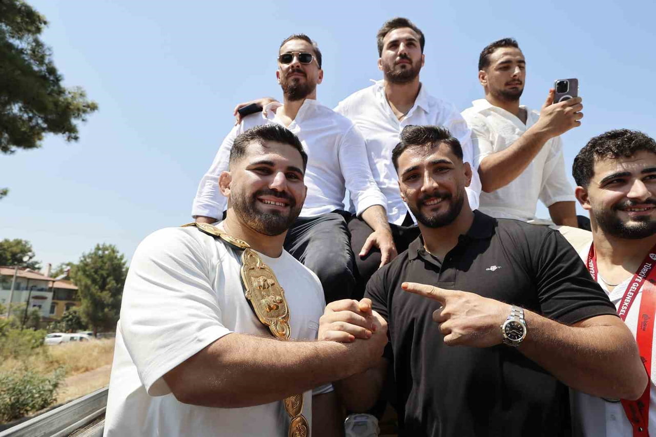TARİHİ KIRKPINAR YAĞLI GÜREŞLERİ’NDE BAŞPEHLİVANLIK UNVANINI KAZANARAK ALTIN KEMERİN SAHİBİ OLAN...