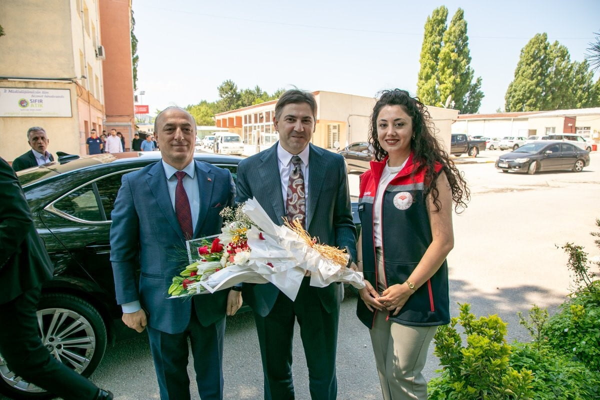 TARIM VE ORMAN BAKAN YARDIMCISI DR. AHMET BAĞCI, ESKİŞEHİR'DE GERÇEKLEŞTİRDİĞİ PROGRAM KAPSAMINDA...