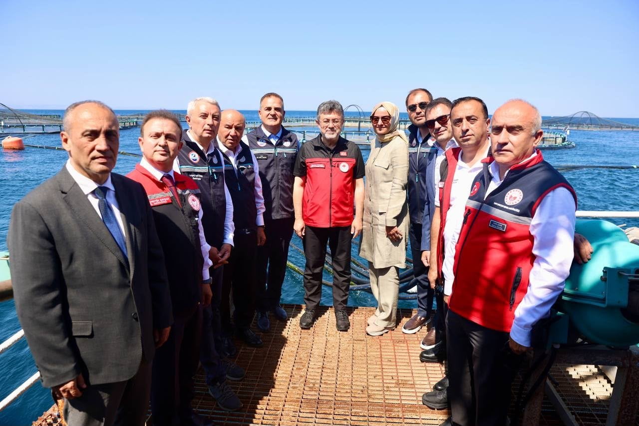 TARIM VE ORMAN BAKANI İBRAHİM YUMAKLI, MUĞLA'NIN MİLAS İLÇESİ GÜLLÜK AÇIKLARINDA SU ÜRÜNLERİ...