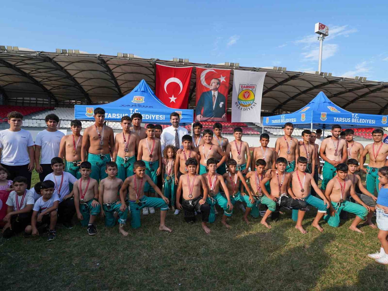 TARSUS BELEDİYESİ BÜNYESİNDEKİ GELECEK SPOR KULÜBÜ'NÜN YAZ KURSLARI DÜZENLENEN TÖRENLE...