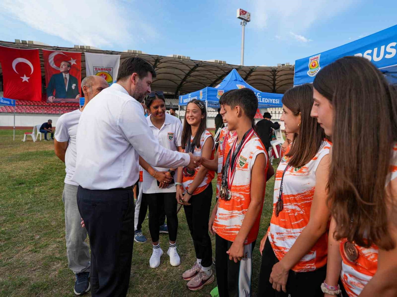 TARSUS BELEDİYESİ BÜNYESİNDEKİ GELECEK SPOR KULÜBÜ'NÜN YAZ KURSLARI DÜZENLENEN TÖRENLE...