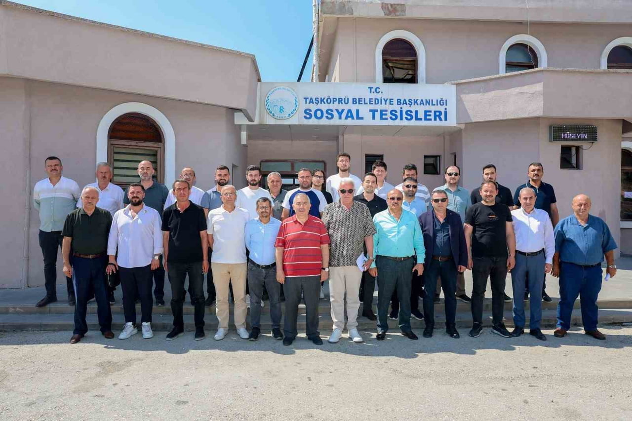 TAŞKÖPRÜ BELEDİYE BAŞKANI HÜSEYİN ARSLAN FUAR İÇİN PAYDAŞLARLA BİR ARAYA GELDİ.