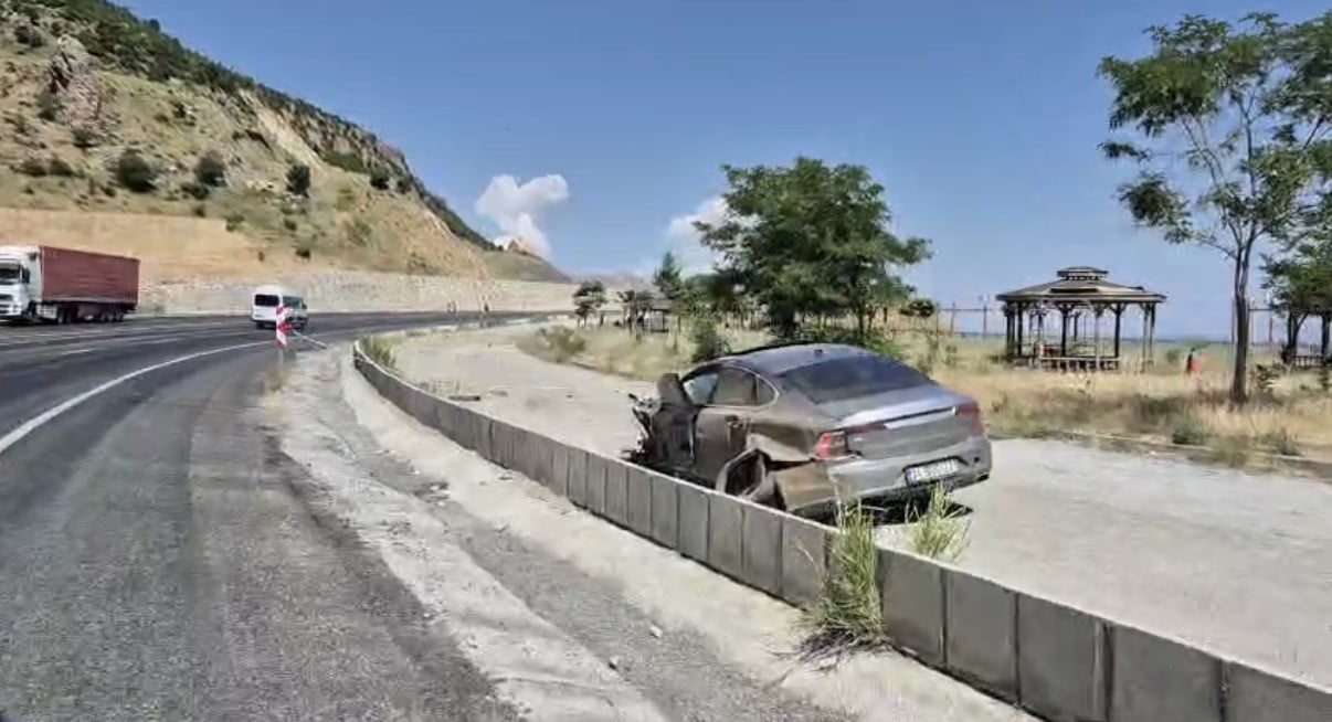 TATVAN’DA ZİNCİRLEME TRAFİK KAZASI 5 KİŞİ YARALANDI