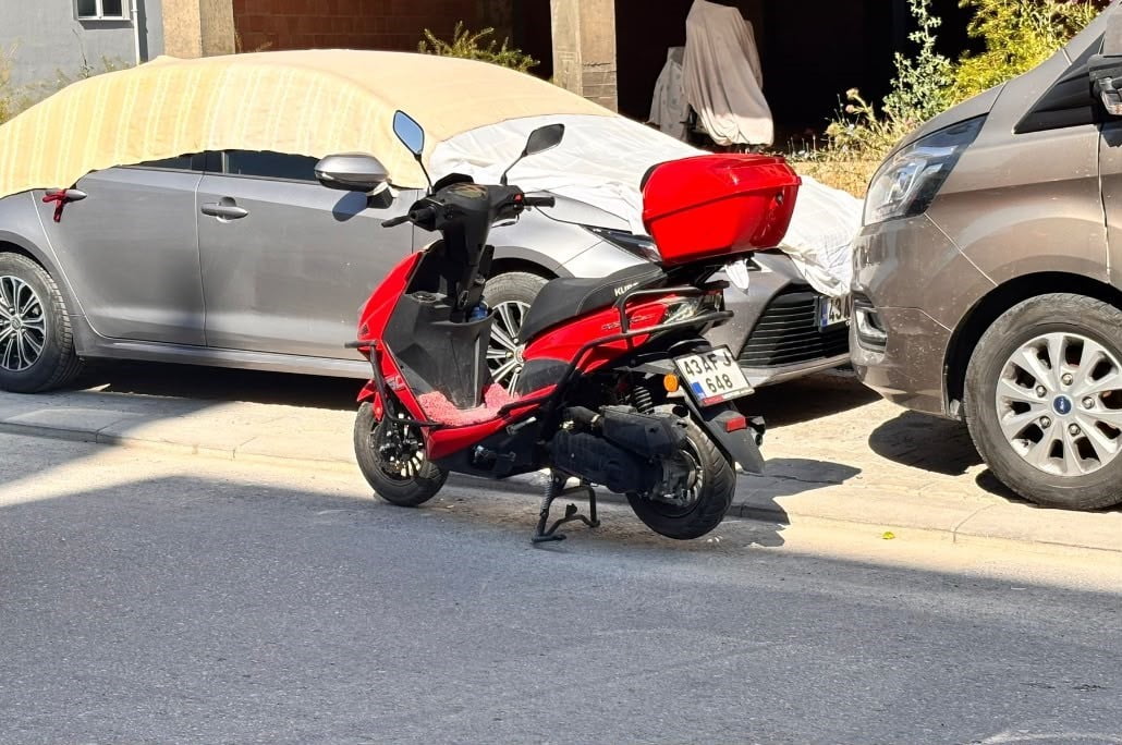 TAVŞANLI'DA MOTOSİKLET DEVRİLDİ: 1 YARALI