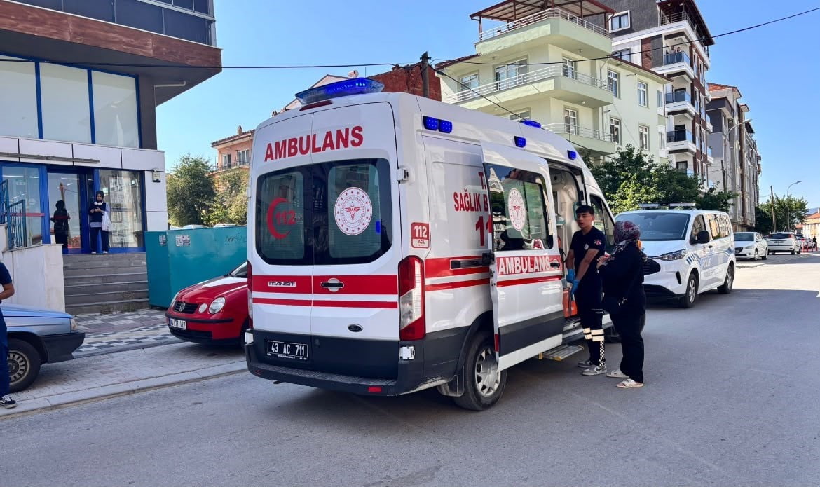 TAVŞANLI'DA MOTOSİKLET DEVRİLDİ: 1 YARALI