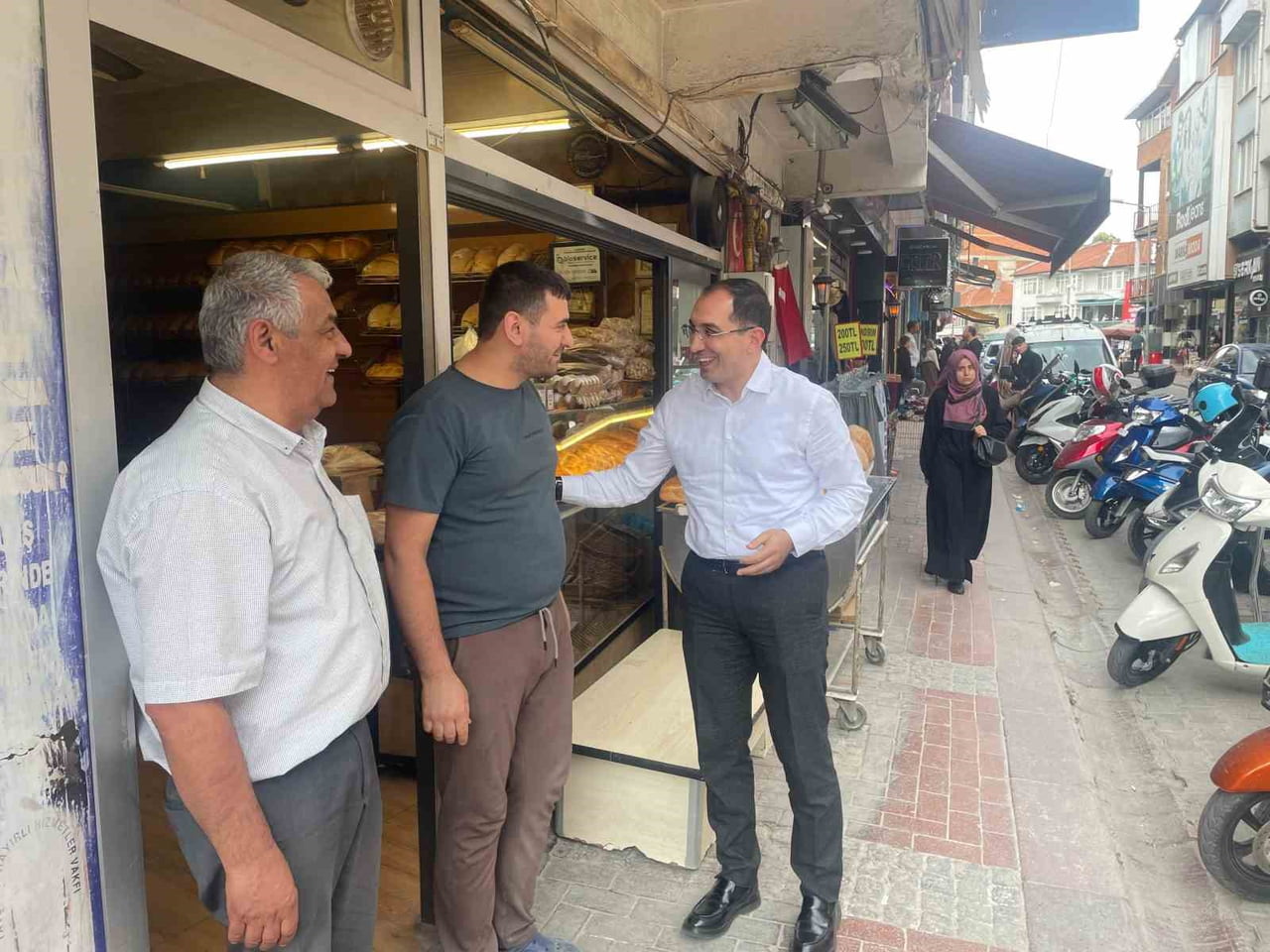 TAVŞANLI KAYMAKAMI ÖMER FARUK ÖZDEMİR, İLÇEDEKİ TİCARİ HAYATIN NABZINI TUTMAK VE VATANDAŞLARIN...