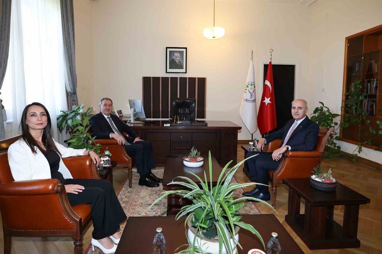 TBMM BAŞKANI NUMAN KURTULMUŞ, DEM PARTİ MECLİS GRUBU’NU ZİYARET ETTİ.
