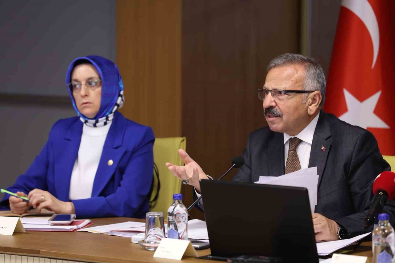 TBMM BÜNYESİNDE KURULAN 'OKULLARDA ŞİDDET VE AKRAN ZORBALIĞINI ARAŞTIRMA KOMİSYONU’ BAŞKANI AK...