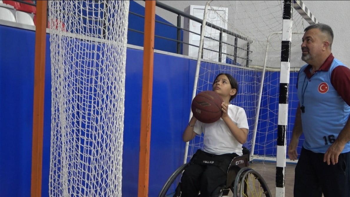 TECRÜBELİ BASKETBOLCULAR GELECEĞİN YILDIZLARINA YOL GÖSTERİYOR