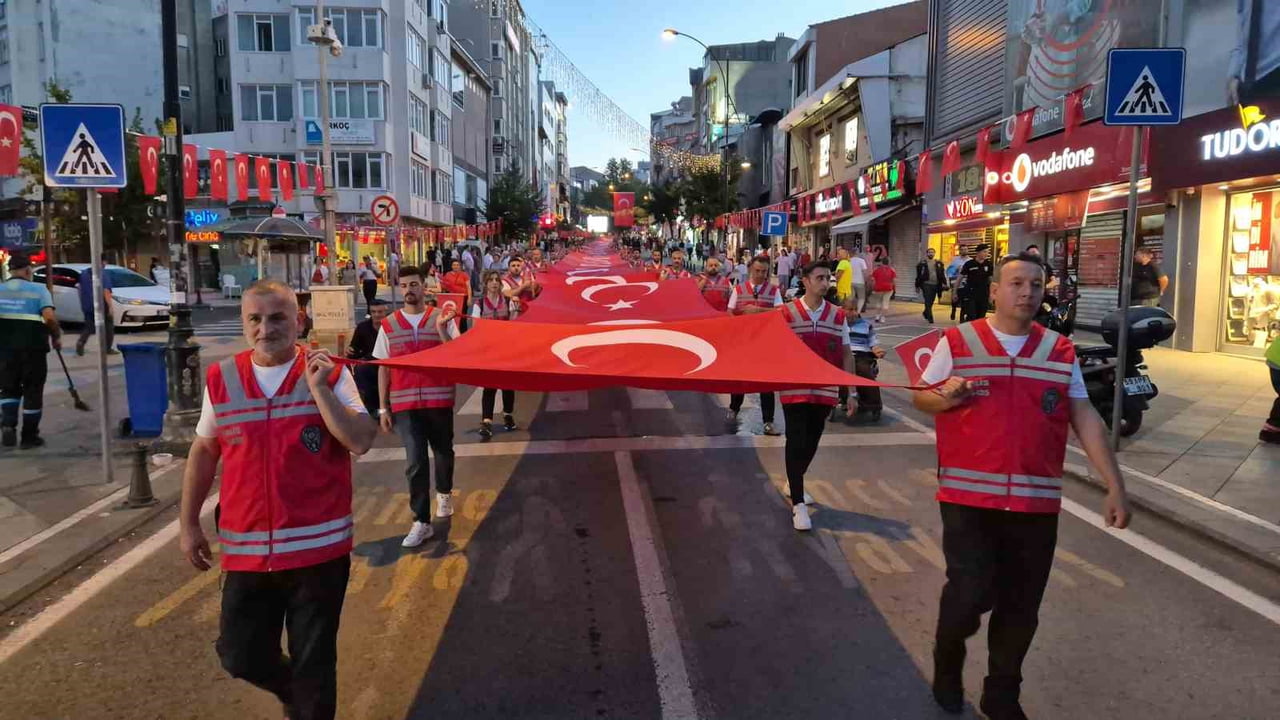 TEKİRDAĞ'DA 15 TEMMUZ DEMOKRASİ VE MİLLİ BİRLİK GÜNÜ KAPSAMINDA DÜZENLENEN KORTEJ YÜRÜYÜŞÜNDE DEV...