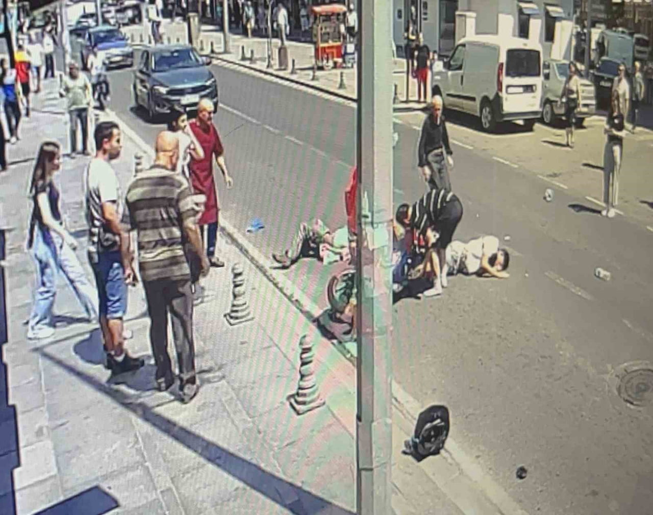 TEKİRDAĞ'IN ÇORLU İLÇESİNDE ÇEVRE KONTROLÜ YAPMADAN YOLA ÇIKAN YAYAYA MOTOSİKLETİN ÇARPMASI SONUCU...