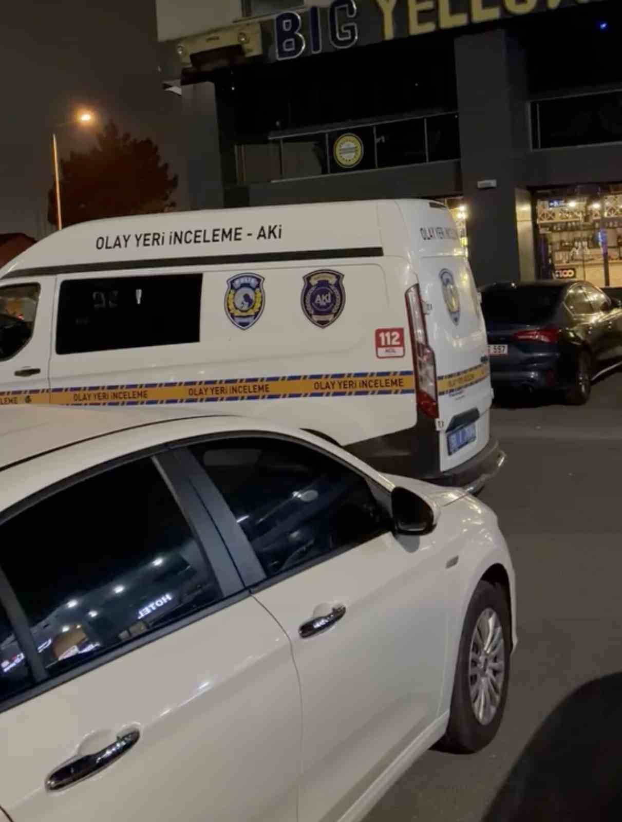 TEKİRDAĞ'IN KAPAKLI İLÇESİNDE ALKOLLÜ MEKANDA ÇIKAN TARTIŞMADA 4 KİŞİYİ SİLAHLA YARALAYAN ZANLI...