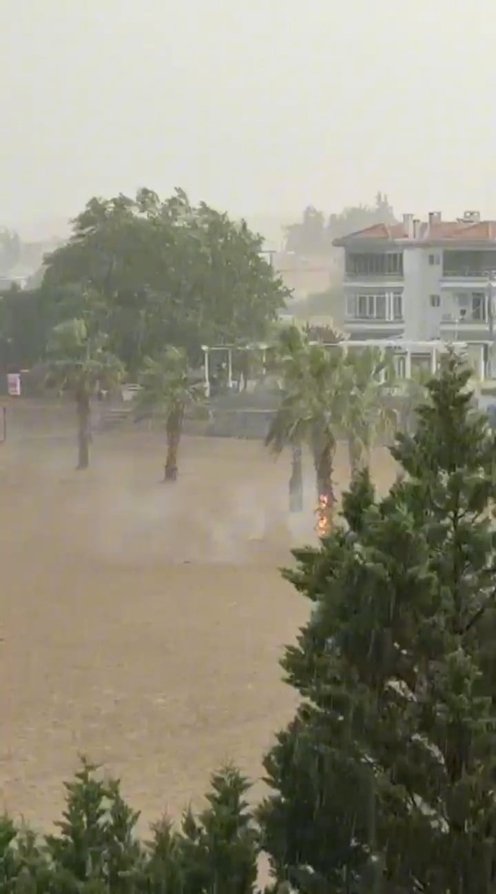 TEKİRDAĞ'IN SÜLEYMANPAŞA İLÇESİNE BAĞLI KUMBAĞ MAHALLESİ'NDE DÜN ETKİLİ OLAN SAĞANAK YAĞIŞ...