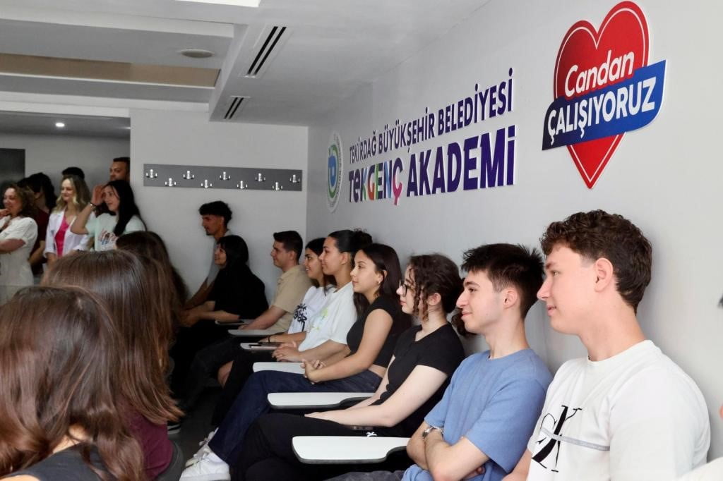 TEKİRDAĞ BÜYÜKŞEHİR BELEDİYESİ, TEK GENÇ AKADEMİ KAPSAMINDA ÜNİVERSİTEYE HAZIRLIK SÜRECİNDE DESTEK...