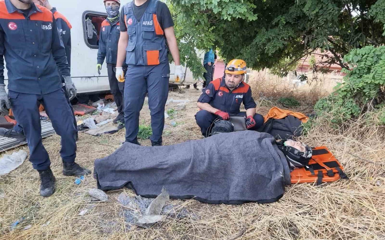 TEKİRDAĞ’DAN KAYSERİ İSTİKAMETİNE SEYİR HALİNDE OLAN SÜHA FİRMASINA AİT YOLCU OTOBÜSÜ KAZA YAPTI....