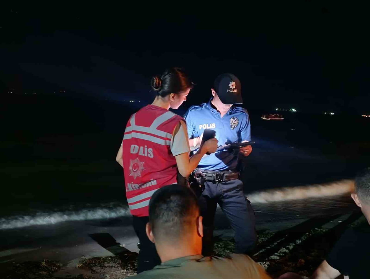 TEKİRDAĞ İL EMNİYET MÜDÜRLÜĞÜ EKİPLERİ, SÜLEYMANPAŞA İLÇESİ DEĞİRMENALTI MAHALLESİ KUMSALI İLE...