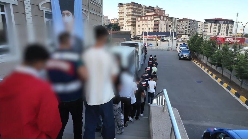 TEKİRDAĞ MERKEZLİ 5 İLDE DÜZENLENEN YASA DIŞI BAHİS OPERASYONUNDA 43 ŞÜPHELİ YAKALANIRKEN, 33'Ü...