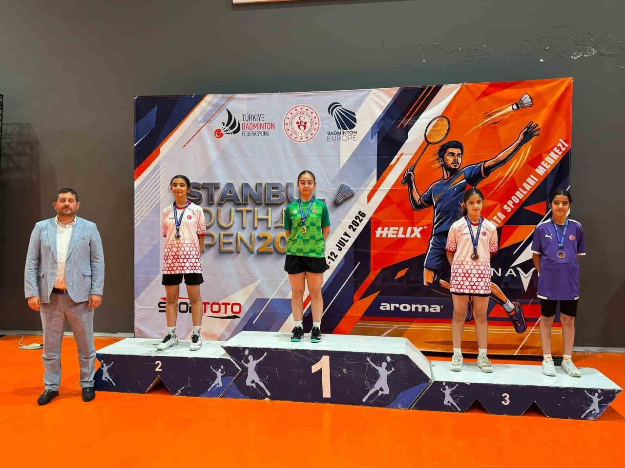 TEKİRDAĞLI MİLLİ BADMİNTONCU FERAYE ÖZGAN, İSTANBUL'DA DÜZENLENEN ULUSLARARASI İSTANBUL YOUTH OPEN...