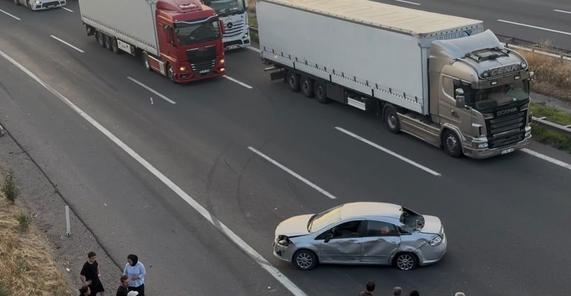 TEM OTOYOLU'NUN BOLU GEÇİŞİNDE TIR, OTOMOBİL VE OTOBÜSÜN KARIŞTIĞI ZİNCİRLEME TRAFİK KAZASINDA...