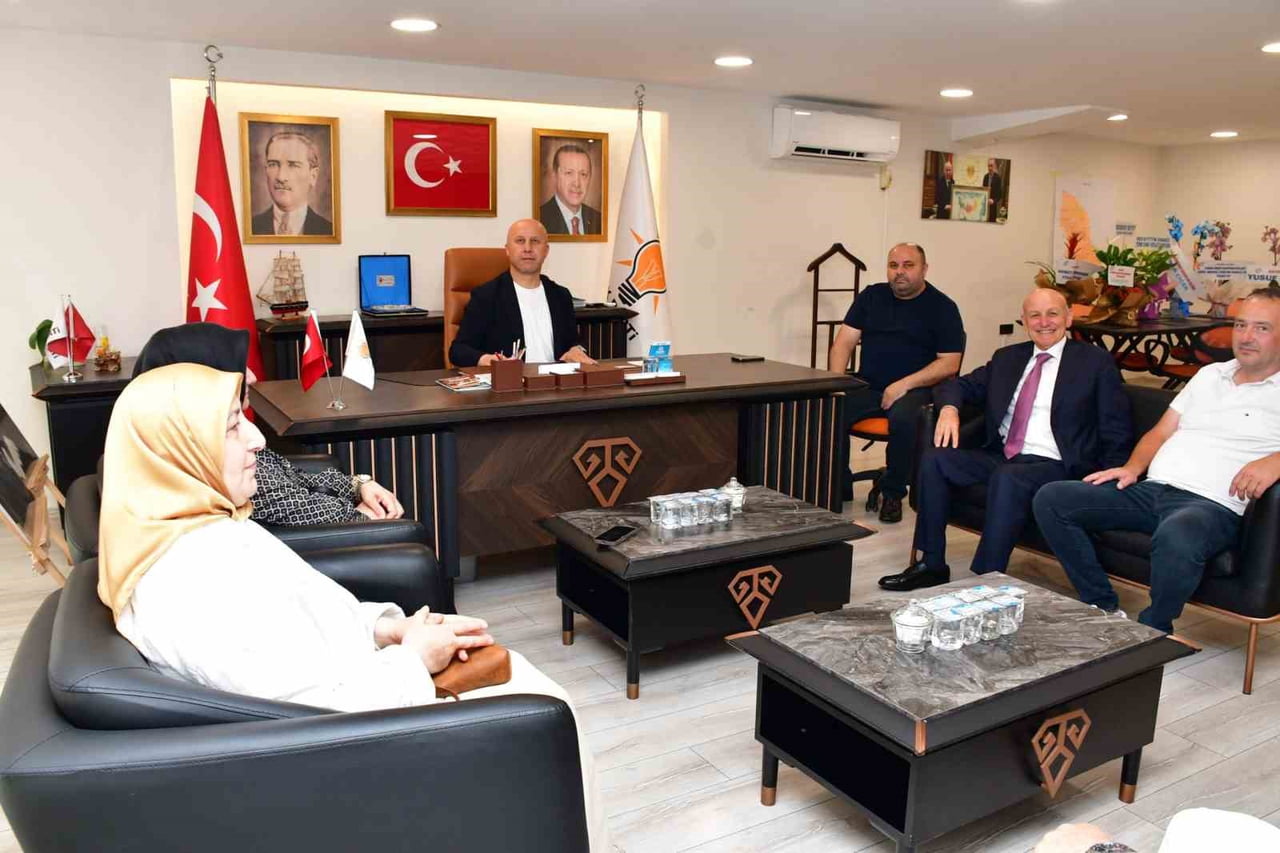 TERME BELEDİYE BAŞKANI ŞENOL KUL, AK PARTİ TERME İLÇE BAŞKANLIĞI GÖREVİNE ATANAN MÜMİN OSMAN...