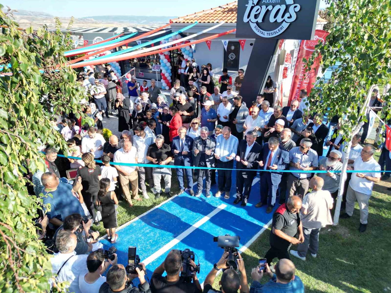 TESİS KURDELE KESİMİYLE AÇILDI.