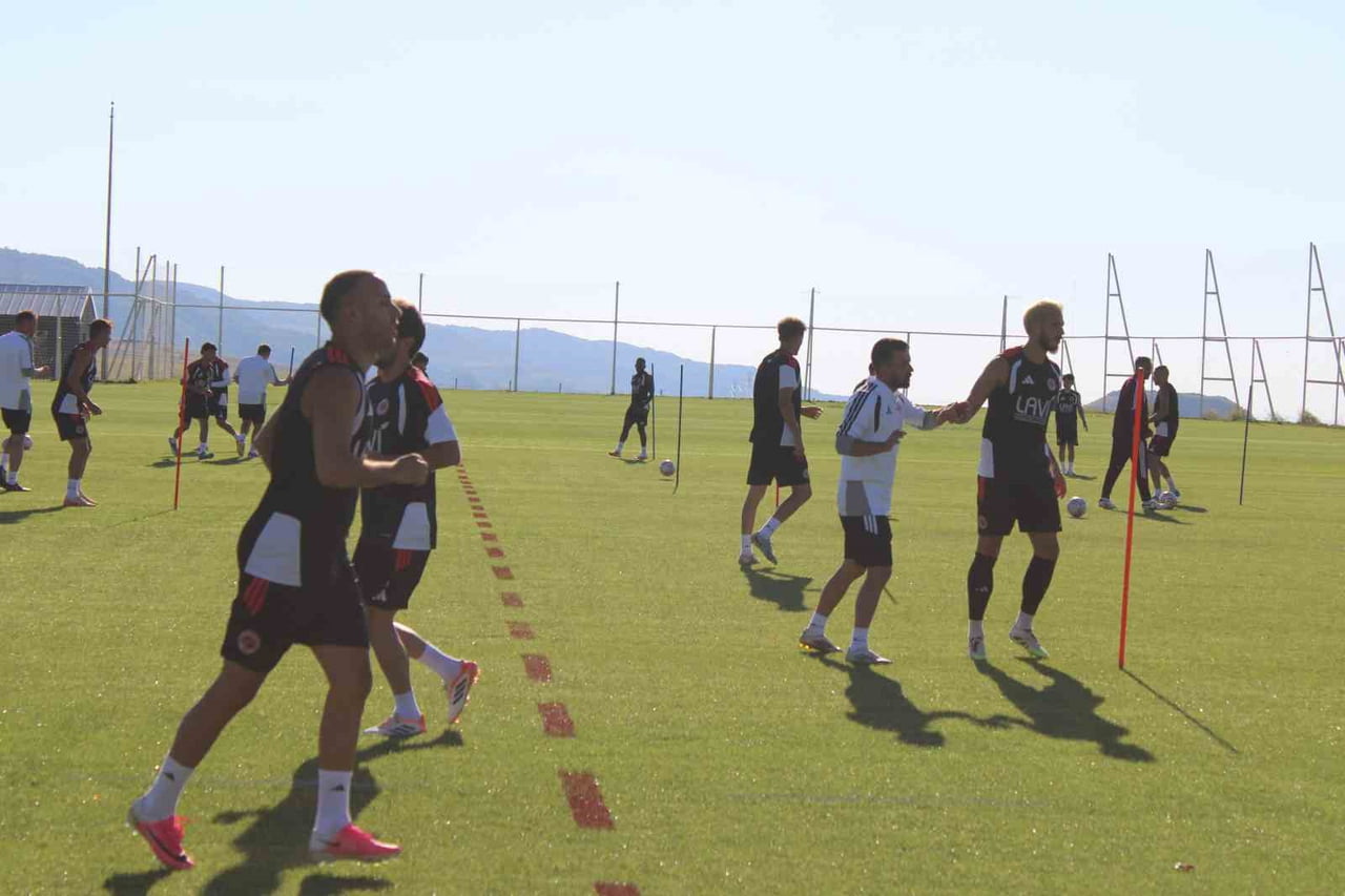 TFF 1. LİG EKİPLERİNDEN BATMAN PETROL SPOR, SEZON HAZIRLIKLARINI KAYSERİ'DE BULUNAN ERCİYES YÜKSEK...