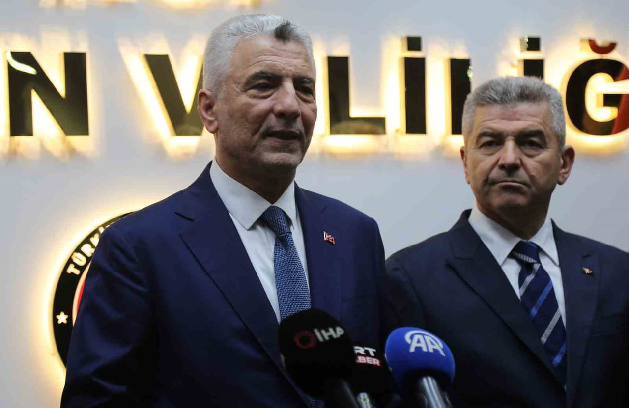 TİCARET BAKANI ÖMER BOLAT, ARTVİN'DE VALİLİKTE AÇIKLAMA YAPTI