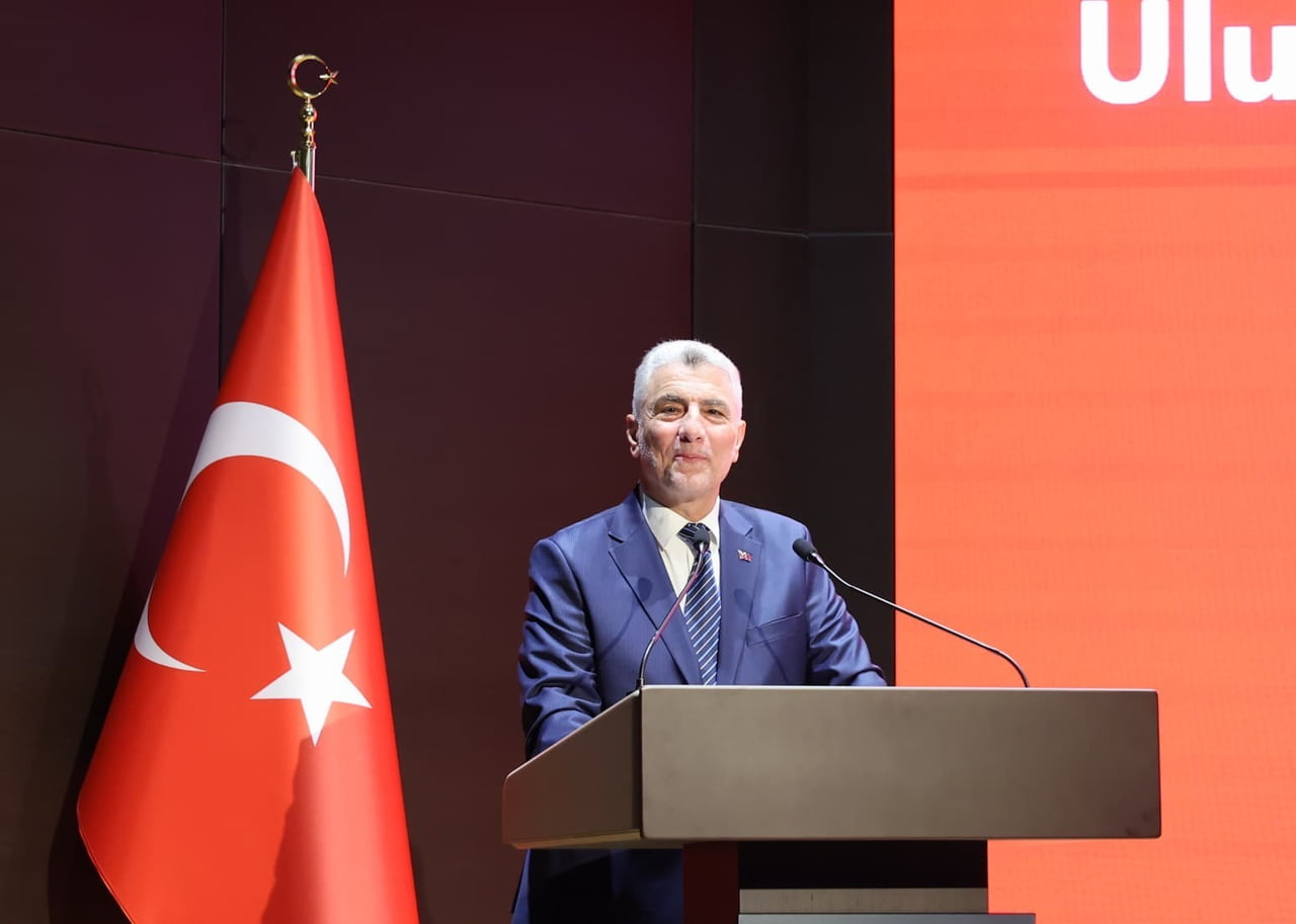 TİCARET BAKANI ÖMER BOLAT, "HAFİF TİCARİ ARAÇ ÜRETİMİNDE 2025 YILI ÜRETİM RAKAMLARINA GÖRE DÜNYADA...