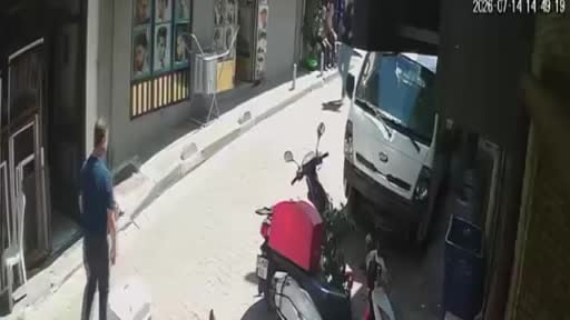 Tıraşını beğenmedi günler sonra berberini bıçakladı: O anlar kamerada