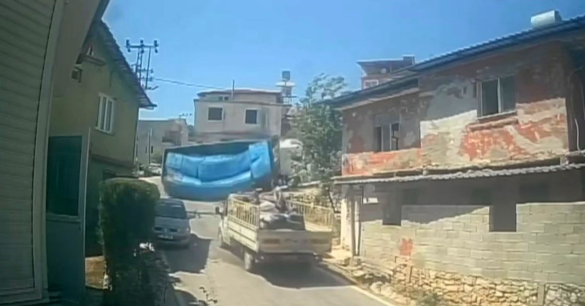TIRIN DEVRİLME ANI SANİYE SANİYE GÜVENLİK KAMERASINA YANSIDI.
