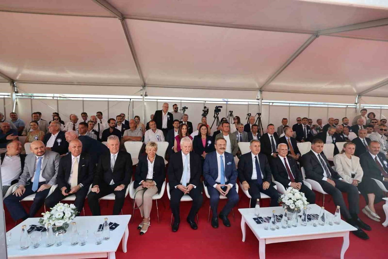TOBB YÖNETİM KURULU ÜYESİ VE AYDIN TİCARET ODASI (AYTO) BAŞKANI HAKAN ÜLKEN İLE AYTO MECLİS...