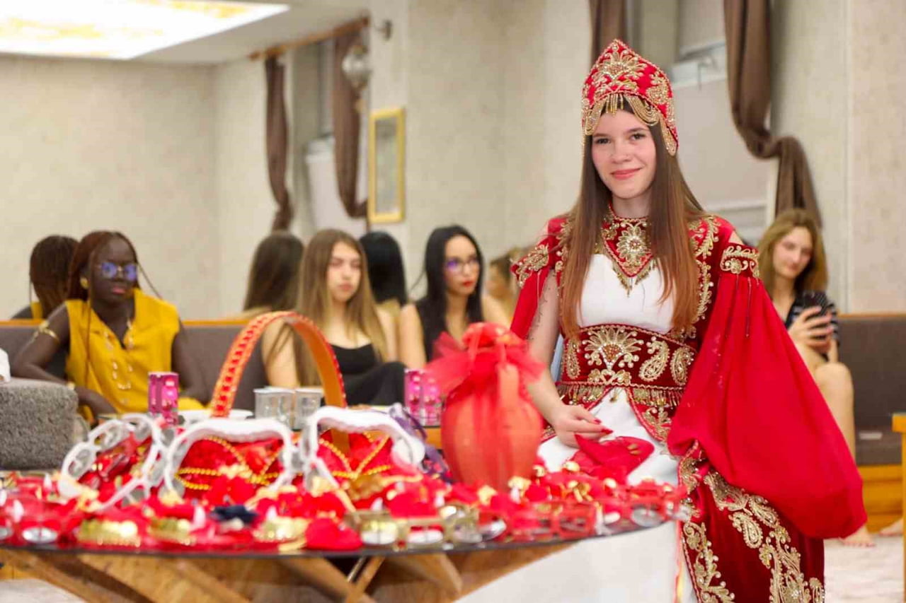 TOGÜ'DE EĞİTİM GÖREN ULUSLARASI ÖĞRENCİLERE TÜRK KÜLTÜRÜNÜN ÖNEMLİ GELENEKLERİNDEN BİRİ OLAN KINA...