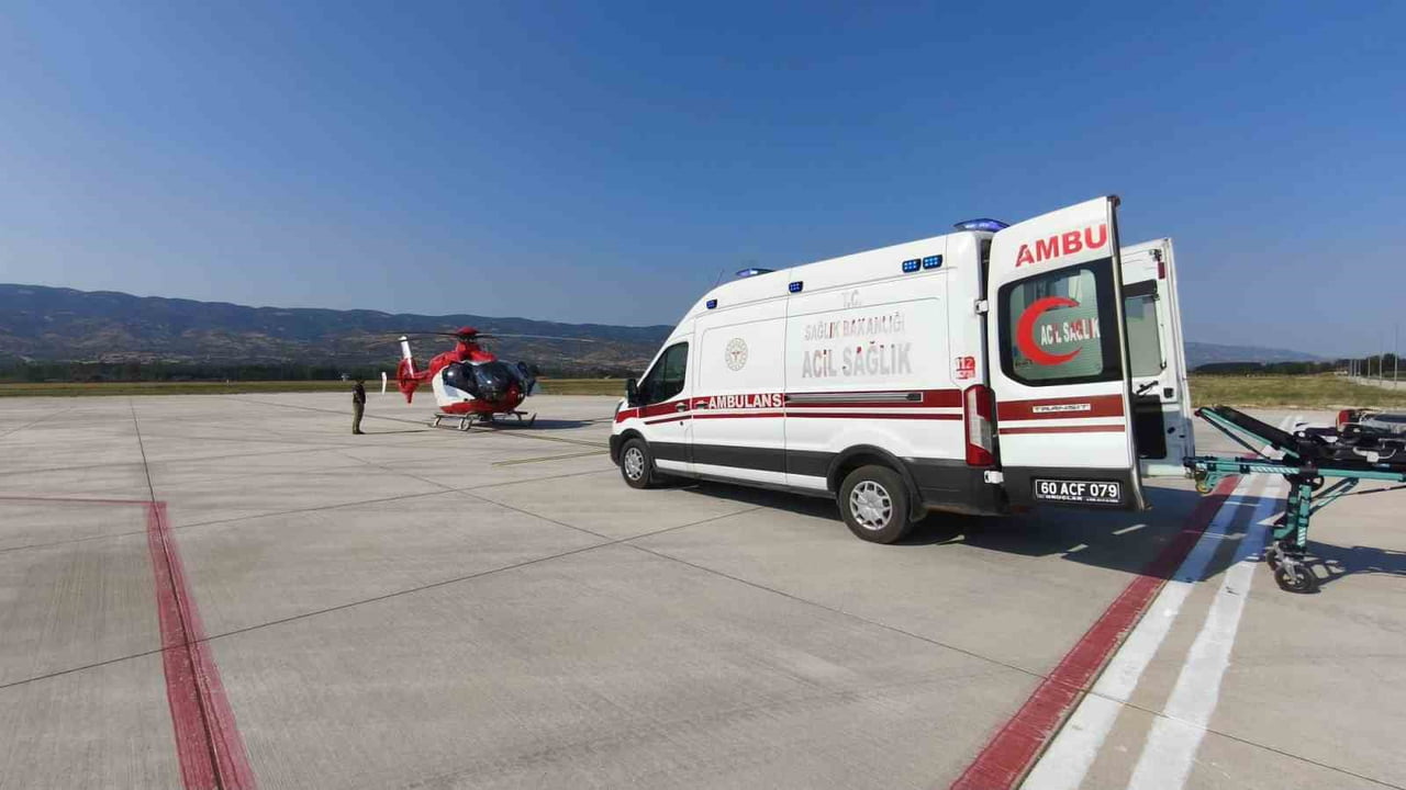 TOKAT'TA KAFA TRAVMASI GEÇİREN ÇOCUK, HELİKOPTER AMBULANSLA ANKARA'YA SEVK EDİLDİ