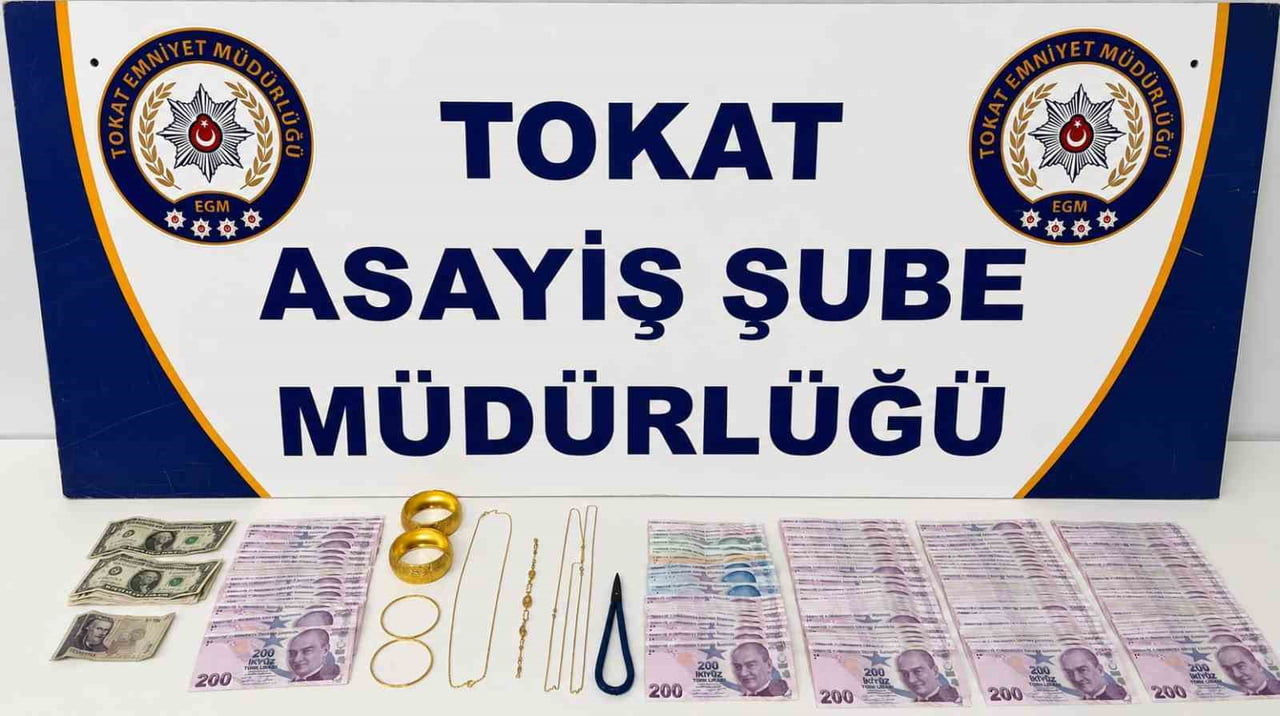 TOKAT'TA KUYUMCULARA SAHTE ALTIN BOZDURMAYA ÇALIŞTIKLARI İDDİA EDİLEN 3 ŞÜPHELİ POLİS EKİPLERİNCE...