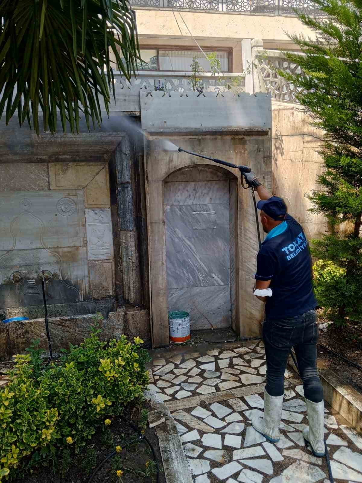TOKAT BELEDİYESİ, NİKSAR İLÇESİNDE TARİHİ ALANLARIN TEMİZLİĞİ İÇİN JET YIKAMA ARACI VE PERSONEL...